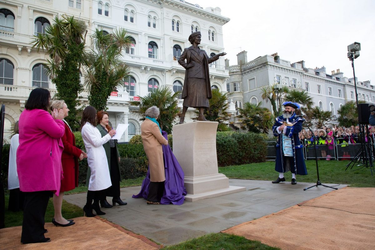 Theresa May unveiling Hayley Gibbs' statue of Nancy Astor Nov 2019 credit Poppy Jakes