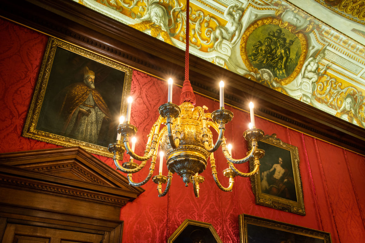 HRP_KingsDrawingRoom_Chandeliers_170220_6 HRP_KingsDrawingRoom_Chandeliers_170220_6