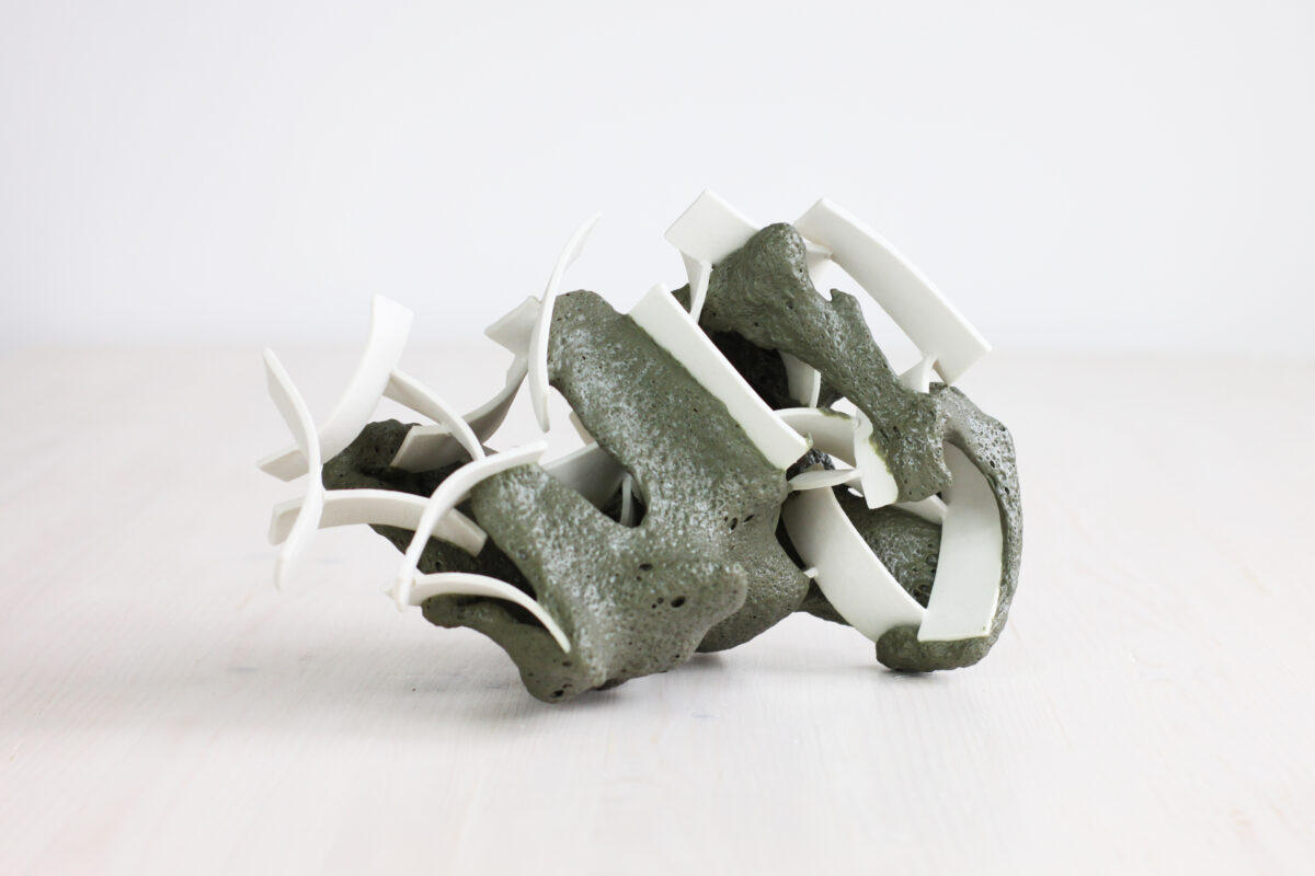 ChloeMonks_InterstitialSpaces_2021_17x26x13cm_Porcelain&Copper ChloeMonks_InterstitialSpaces_2021_17x26x13cm_Porcelain&Copper