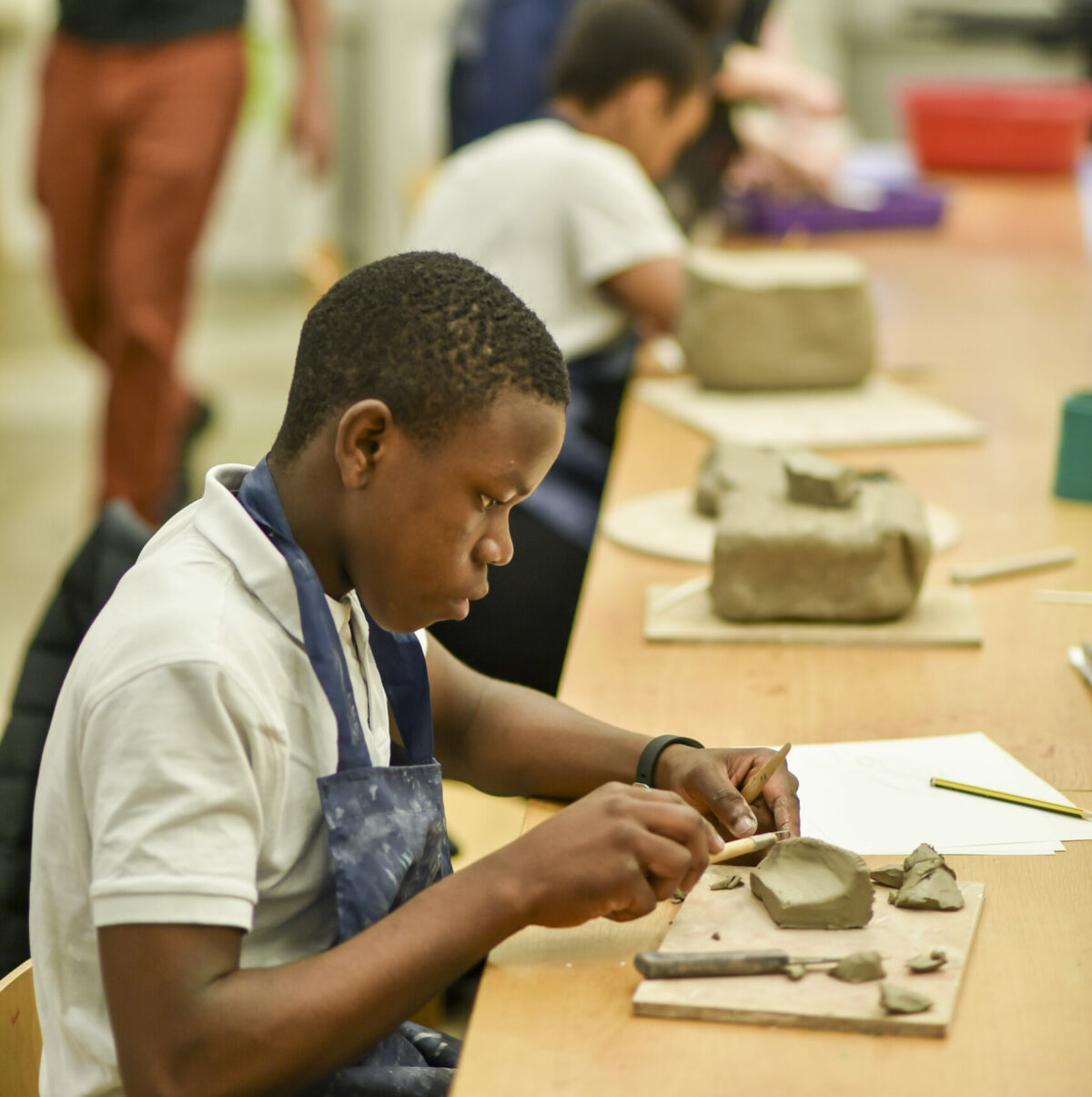 NSC_Masterclass with Fernando Casasempere_02 2020-02-15 National Saturday Club Masterclass led by sculptor Fernando Casasempere at V&A Museum, London. Club members first visited the ceramic section of the museum, then they created their own artworks in clay. Photo © Magnus Andersson www.magnus-andersson.com