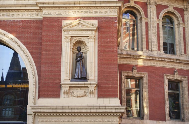 The new RAH statues at door 6 and 12 24-11-23