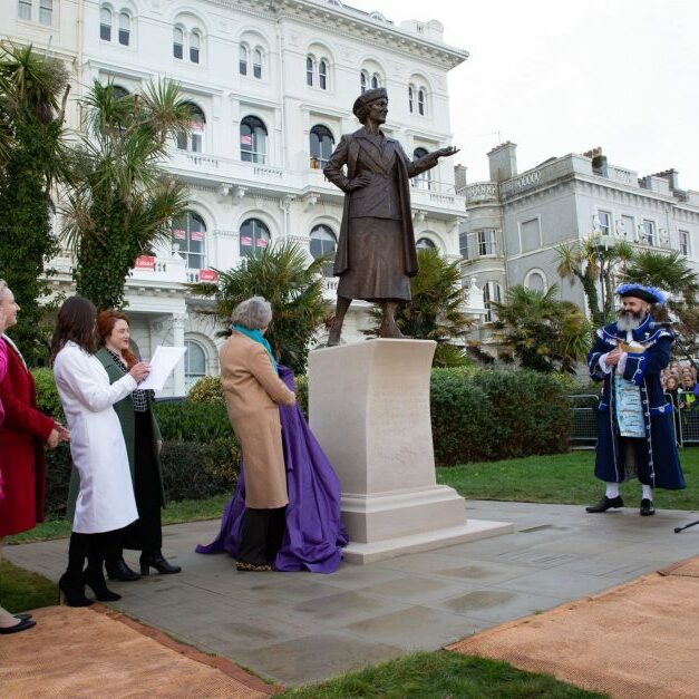 Theresa May unveiling Hayley Gibbs' statue of Nancy Astor Nov 2019 credit Poppy Jakes